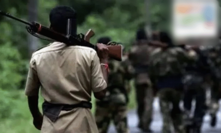 छत्तीसगढ़ में सुरक्षाबलों को मिली बड़ी सफलता, 33 लाख के ईनामी सहित 20 नक्सलियों ने किया सरेंडर