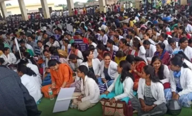 सरकार का कड़ा फरमान, काम पर नहीं लौटे कर्मियों को निकालने के दिए निर्देश, 800+ NHM कर्मी बर्खास्त !