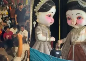 रायपुर में AI गणेश प्रतिमाओं को लेकर बजरंग दल का हंगामा, पंडाल के बाहर किया चक्काजाम और हनुमान चालीसा का पाठ…