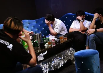 भिलाई के क्लब में आधी रात पुलिस की रेड, नशे में धुत लड़के-लड़कियां में मची अफरातफरी…