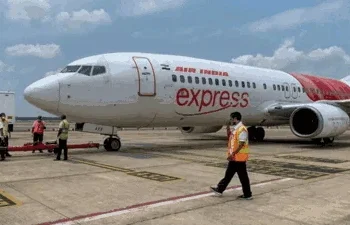 AIR India फ्लाइट में मचा हड़कंप, बीच फ्लाइट में यात्री ने खोल दिया कॉकपिट का दरवाजा…