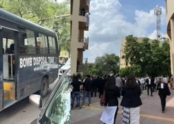 दिल्ली हाईकोर्ट को मिला बम से उड़ाने की धमकी, कोर्ट परिसर से बाहर निकले वकील और जज…