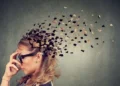 पुरुषों की तुलना में महिलाओं को क्यों ज्यादा होती है Alzheimer’s disease? डॉक्टर ने बताई इसकी वजह