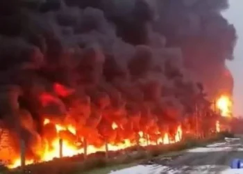 केमिकल फैक्ट्री में लगी भयावह आग; दमकल की 15 गाड़ियां बुझाने में जुटीं, 2 मजदूरों की मौत