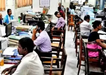 सरकार ने दी बड़ी सौगात, बढ़ गई इन कर्मचारियों के नौकरी करने की उम्र…