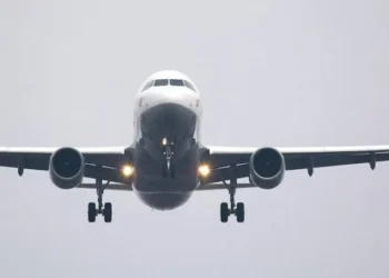 लैंडिंग के दौरान रनवे से फिसला विमान, बाल बाल बचे यात्री…