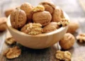 अखरोट के सेवन से शरीर के कई अंगों को मिलते है जबरदस्त फायदे, जाने खाने का सही तरीका और समय!