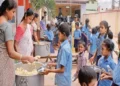 छत्तीसगढ़ सरकार का बड़ा फैसला, पहले टीचर चखेंगे मिड-डे मील फिर खाएंगे बच्चे.. आदेश जारी