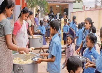 छत्तीसगढ़ सरकार का बड़ा फैसला, पहले टीचर चखेंगे मिड-डे मील फिर खाएंगे बच्चे.. आदेश जारी