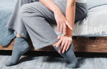 इस विटामिन की कमी से पैरों में होती है झनझाहट, जानें कैसे करें दूर….