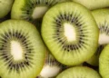 रोज एक कीवी खाने से दूर भाग जाएंगी ये बीमारियां, सेहत में दिखेंगे जबरदस्त सुधार…