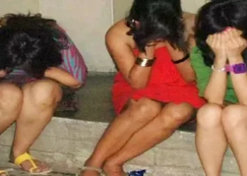सेक्स रैकेट का भंडाफोड़: गेस्ट हाउस में चल रहा था देह व्यापार का धंधा, 12 युवतियां गिरफ्तार…