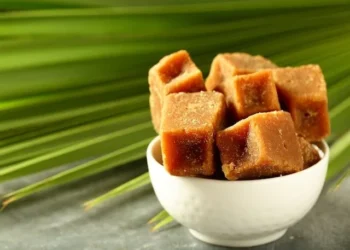 रोज गुड़ खाने से शरीर को मिलते हैं 9 बड़े फायदे…