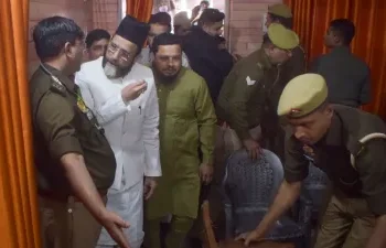 CM योगी के ऊपर अभद्र टिप्पणी को लेकर मौलाना को किया गिरफ्तार; 10 के ऊपर FIR दर्ज..