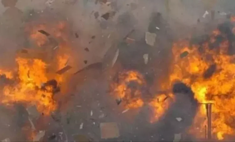 पटाखा फैक्ट्री में धमाका: भीषण विस्फोट में 6 मजदूरों की दर्दनाक मौत…