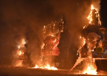 डब्लू आर एस कॉलोनी में रावण दहन: राज्यपाल रमेन डेका और मुख्यमंत्री विष्णु देव साय की उपस्थिति में उमड़ा उत्साह