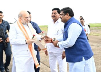 केंद्रीय गृह एवं सहकारिता मंत्री अमित शाह का रायपुर आगमन, शिक्षा मंत्री गजेन्द्र यादव ने किया आत्मीय स्वागत