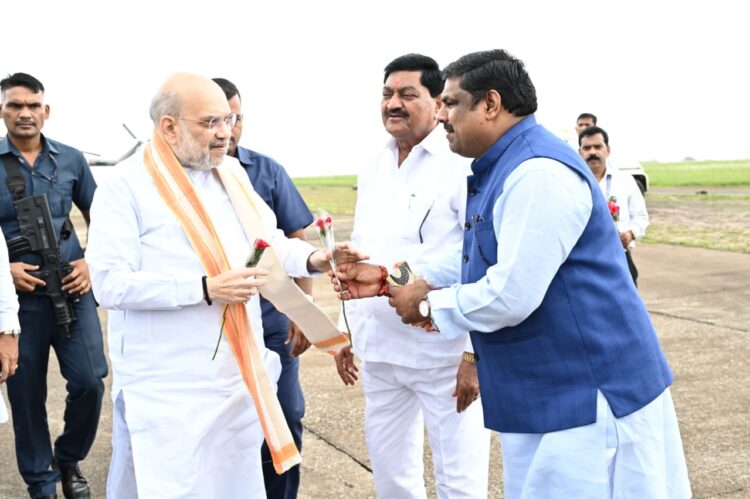 केंद्रीय गृह एवं सहकारिता मंत्री अमित शाह का रायपुर आगमन, शिक्षा मंत्री गजेन्द्र यादव ने किया आत्मीय स्वागत