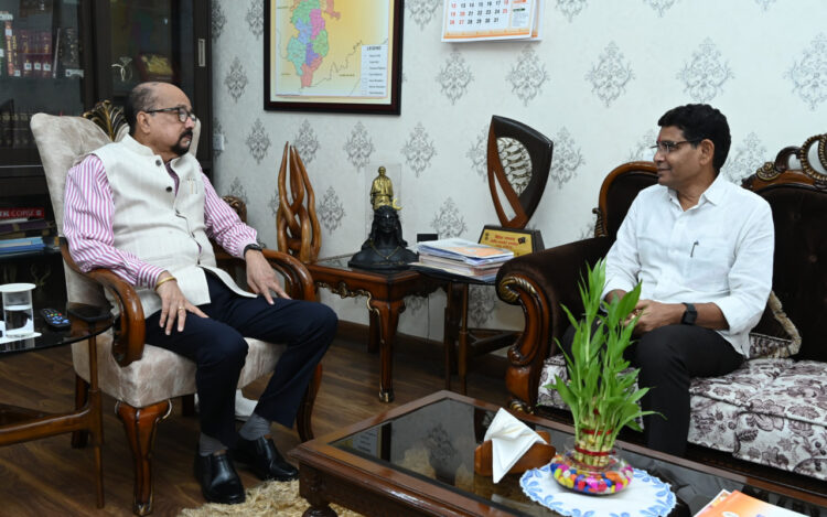 राज्यपाल डेका से मंत्री वर्मा ने सौजन्य भेंट की…*