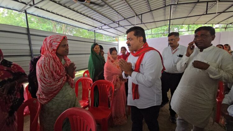 प्रदेश में पहली बार दीपावली पर उपमुख्यमंत्री श्री विजय शर्मा ने किया  स्वच्छता दीदियों व कमांडो के साथ जलपान एवं स्नेहिल सम्मान