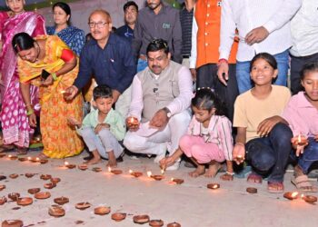 शिक्षा मंत्री गजेन्द्र यादव ने बच्चों संग “विष्णु के दिया”  कार्यक्रम में मनाई दीपावली — शिक्षा, संस्कृति और आनंद का संगम