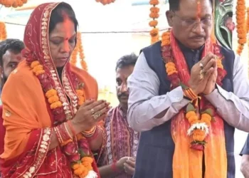 मुख्यमंत्री साय ने कुनकुरी छठ घाट में सूर्य को दिया अर्घ्य:प्रदेश के सुख, समृद्धि और खुशहाली की कामना की