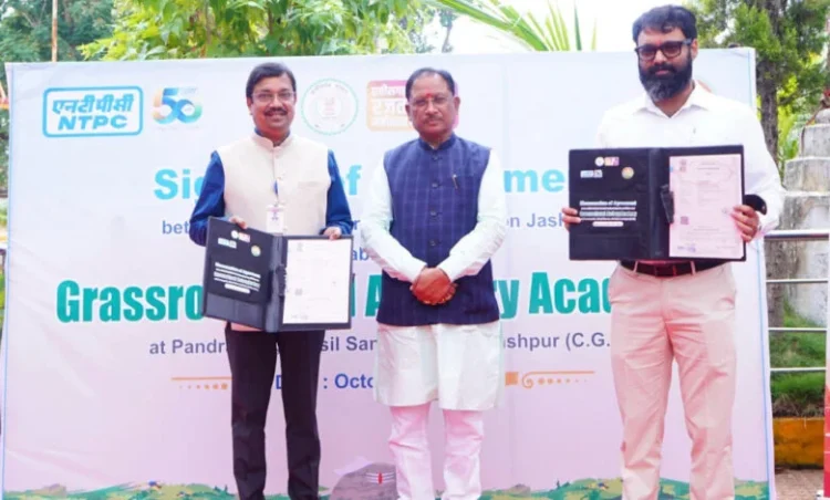 जशपुर जिले के सन्ना पंडरापाठ में तीरंदाजी अकादमी स्थापित करने हेतु एनटीपीसी के साथ हुआ एग्रीमेंट