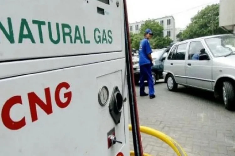 दिवाली से पहले साल में तीसरी बार बढ़े CNG के दाम, देखे आम लोगों कि जेब पर कितना पड़ेगा असर