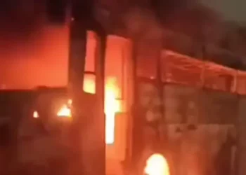 एक्सप्रेस-वे पर AC बस में लगी भीषण आग, 70 यात्रियों थे सवार…