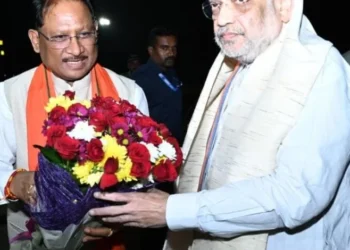 केंद्रीय गृह मंत्री अमित शाह का मुख्यमंत्री विष्णुदेव साय ने स्वामी विवेकानंद विमानतल पर किया आत्मीय स्वागत