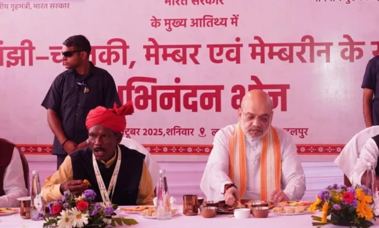 केन्द्रीय गृहमंत्री अमित शाह मांझी-चालकी के साथ अभिनन्दन भोज में हुए शामिल