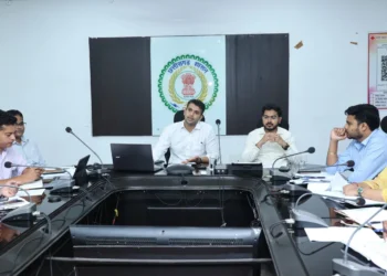 सीएम कॉन्फ्रेंस के निर्देशों का अक्षरशः पालन सुनिश्चित करें-कलेक्टर मयंक चतुर्वेदी