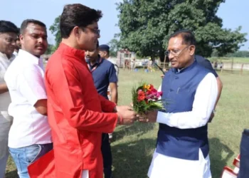 मुख्यमंत्री विष्णुदेव साय लैलूंगा के सिरकीनारा स्कूल ग्राउण्ड हेलीपैड पहुंचे, किया गया आत्मीय स्वागत