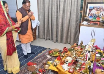 मुख्यमंत्री विष्णु देव साय ने की गोवर्धन पूजा, प्रदेश की सुख-समृद्धि और खुशहाली की कामना की
