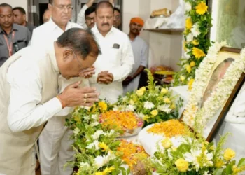 मुख्यमंत्री  विष्णु देव साय ने पूर्व विधानसभा उपाध्यक्ष स्वर्गीय बनवारी लाल अग्रवाल को दी श्रद्धांजलि