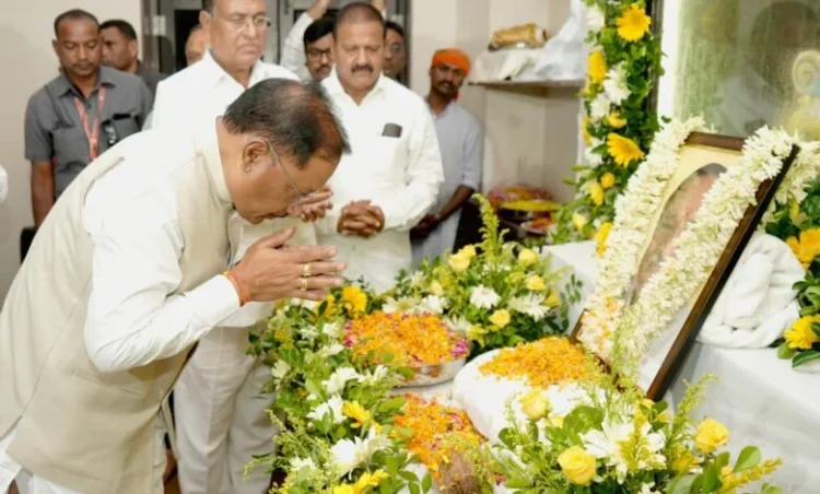 मुख्यमंत्री  विष्णु देव साय ने पूर्व विधानसभा उपाध्यक्ष स्वर्गीय बनवारी लाल अग्रवाल को दी श्रद्धांजलि