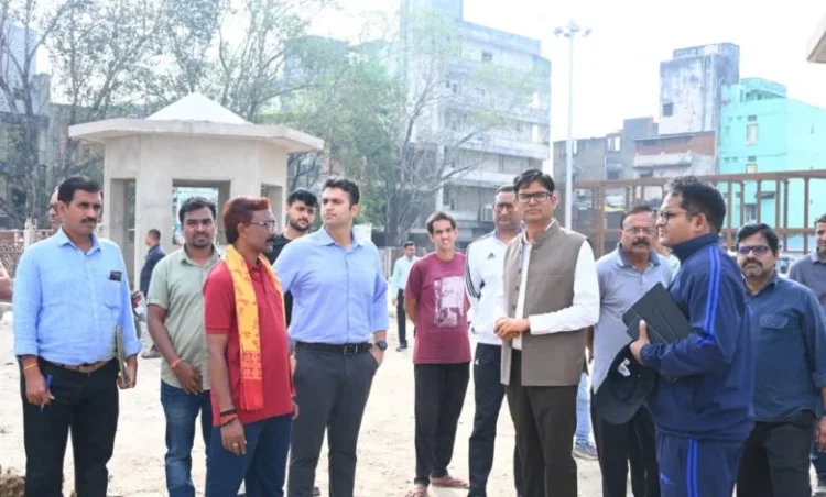 वित्त मंत्री ओ.पी.चौधरी रायगढ़ में चल रहे प्रोजेक्ट्स की प्रगति का जायजा लेने पहुंचे