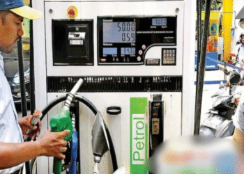 आम आदमी के लिए GOOD NEWS, दिवाली से पहले घटे पेट्रोल-डीजल के दाम, जान लें आपके शहर में क्या है रेट रेट..