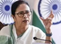 दुर्गापुर गैंगरेप केस पर CM ममता बनर्जी का विवादित बयान, कहा– ‘लड़कियों को रात में नहीं घूमना चाहिए’,