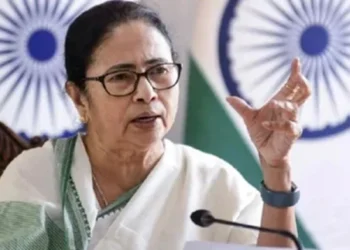दुर्गापुर गैंगरेप केस पर CM ममता बनर्जी का विवादित बयान, कहा– ‘लड़कियों को रात में नहीं घूमना चाहिए’,
