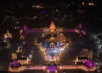 अद्भुत! अयोध्या में राम मंदिर का पहली बार दिखा दिव्य रूप — दीवाली की रौशनी में झिलमिलाया पूरा परिसर