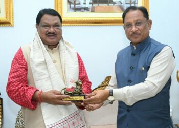 मुख्यमंत्री साय से केंद्रीय जनजातीय कार्य मंत्री जुएल ओराम ने की सौजन्य मुलाकात