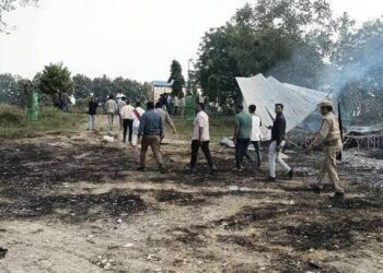 पटाखा मार्केट में लगी भीषण आग, ₹3 करोड़ के पटाखे जलकर खाक…