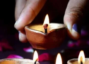 धनतेरस के दिन इन 3 जगहों पर जरूर जलाएं दीपक, मां लक्ष्मी का होगा वास