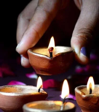 धनतेरस के दिन इन 3 जगहों पर जरूर जलाएं दीपक, मां लक्ष्मी का होगा वास
