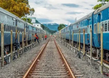 असम में टला बड़ा रेल हादसा! जोरदार धमाके के बाद ट्रैक क्षतिग्रस्त; कई ट्रेनों का परिचालन हुआ बाधित