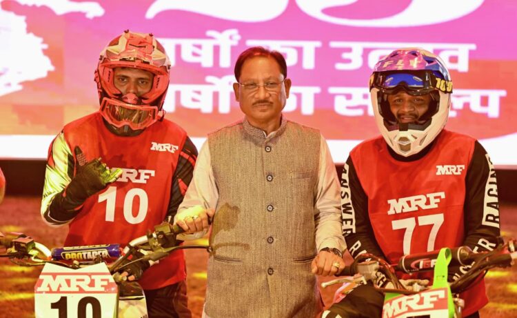 राष्ट्रीय सुपरक्रॉस बाइक रेसिंग चैंपियनशिप-2025 का रोमांच रायपुर में : मुख्यमंत्री श्री विष्णु देव साय ने बढ़ाया युवाओं का हौसला