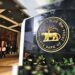 RBI का इस बैंक पर लगाया प्रतिबंध, कहीं इसमें आपका खाता तो नहीं? जानिए ग्राहकों के जमा पैसों का क्या होगा