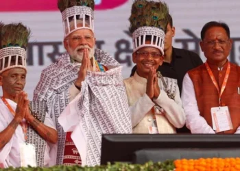 आस्था ने छुआ हृदय: प्रधानमंत्री नरेंद्र मोदी से रामनामी समाज के प्रतिनिधियों की आत्मीय भेंट