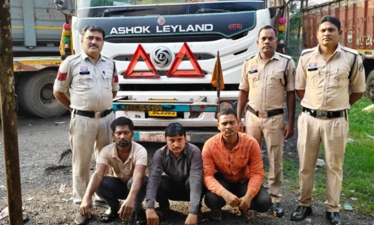 जेएसपीएल यार्ड से लाखों का वेस्ट मटेरियल चोरी, कोतररोड़ पुलिस ने तीन आरोपियों को पकड़ा, दो ट्रेलर, तीन मोबाइल और 68 टन वेस्ट मटेरियल जप्त